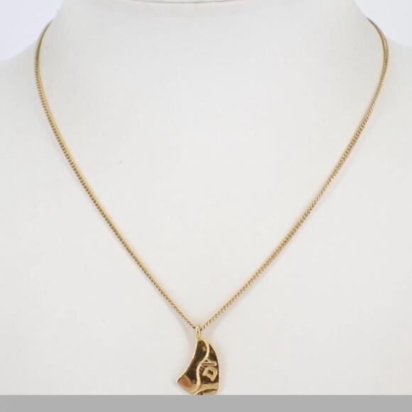 Christian Dior Gold Saddle Bag charm necklace on chain 0,71 L× 16,54H × 0,51W - Picture 3 of 3